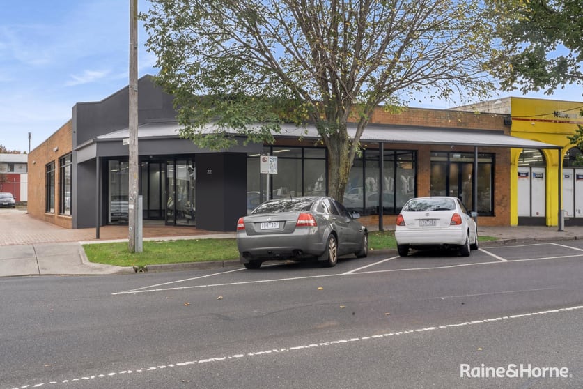 Click to view all images 22 Oshanassy St Sunbury VIC 3429 - Image 3