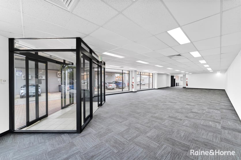 Click to view all images 22 Oshanassy St Sunbury VIC 3429 - Image 1