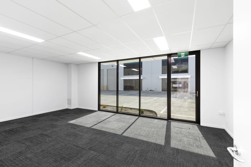 Click to view all images 2/20 Grandlee Drive Wendouree VIC 3355 - Image 2