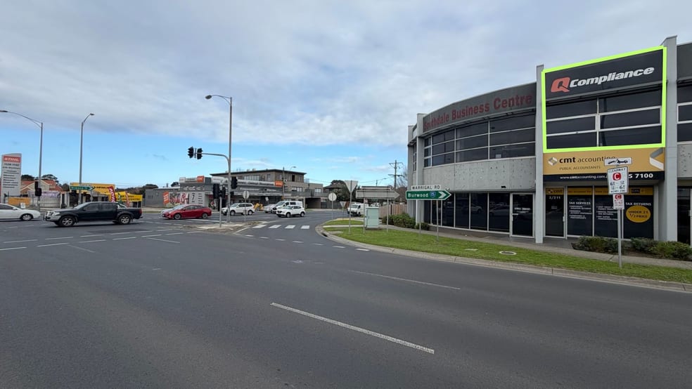 Click to view all images 7/211 Warrigal Road Hughesdale VIC 3166 - Image 3
