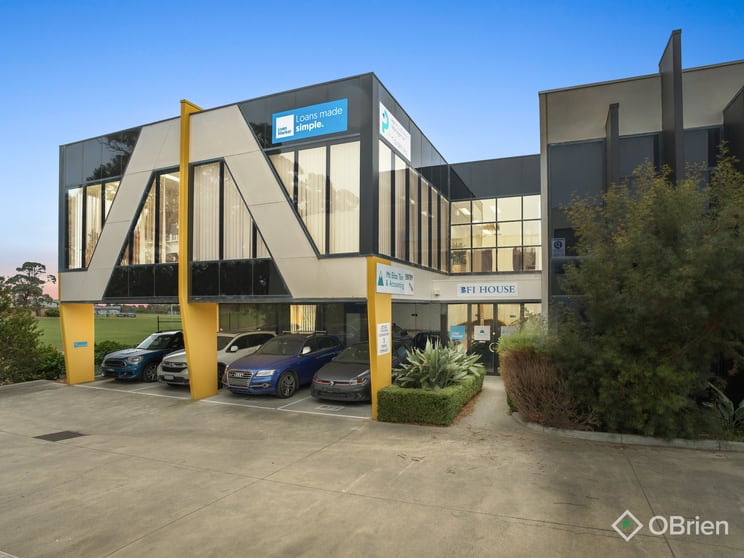 Click to view all images 7/3 Torca Terrace Mornington VIC 3931 - Image 1