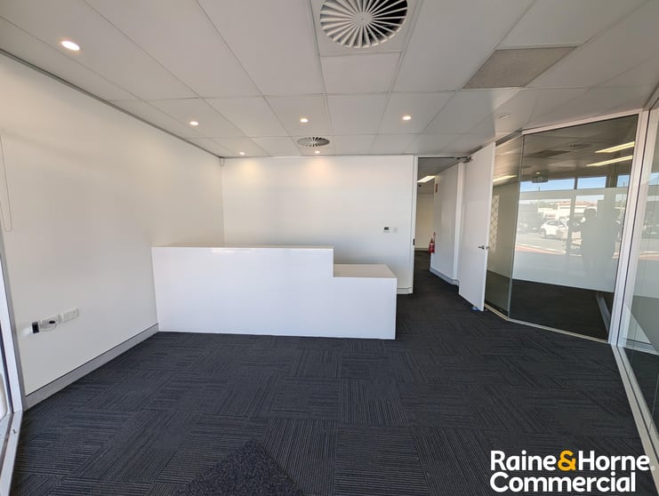 Click to view all images 3/738 Gympie Road Chermside QLD 4032 - Image 2
