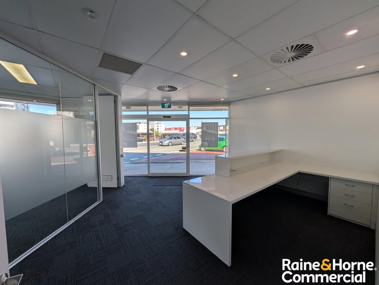 Click to view all images 3/738 Gympie Road Chermside QLD 4032 - Image 3