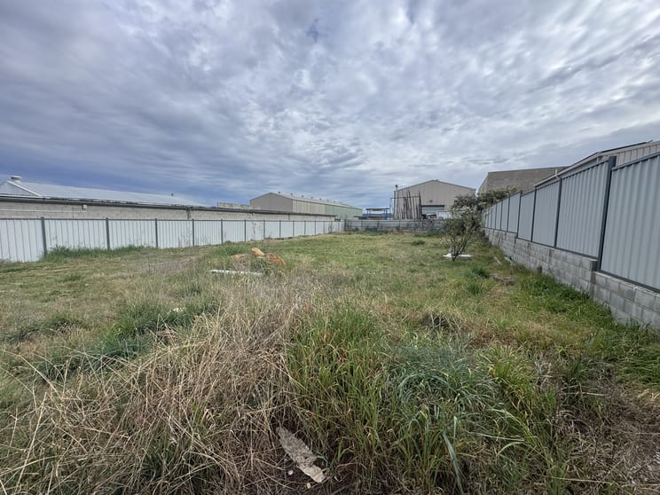 Click to view all images 65 Thurralilly street Queanbeyan East NSW 2620 - Image 3
