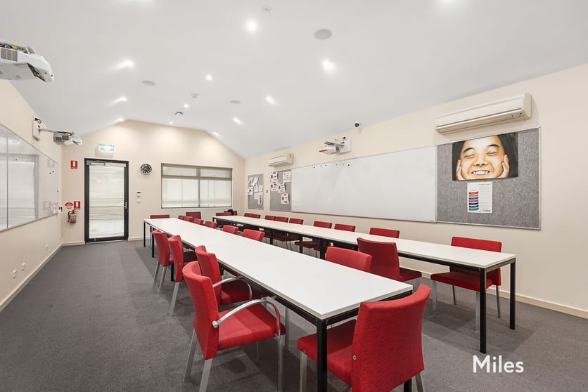 Click to view all images 70 Lower Heidelberg Road Ivanhoe VIC 3079 - Image 3