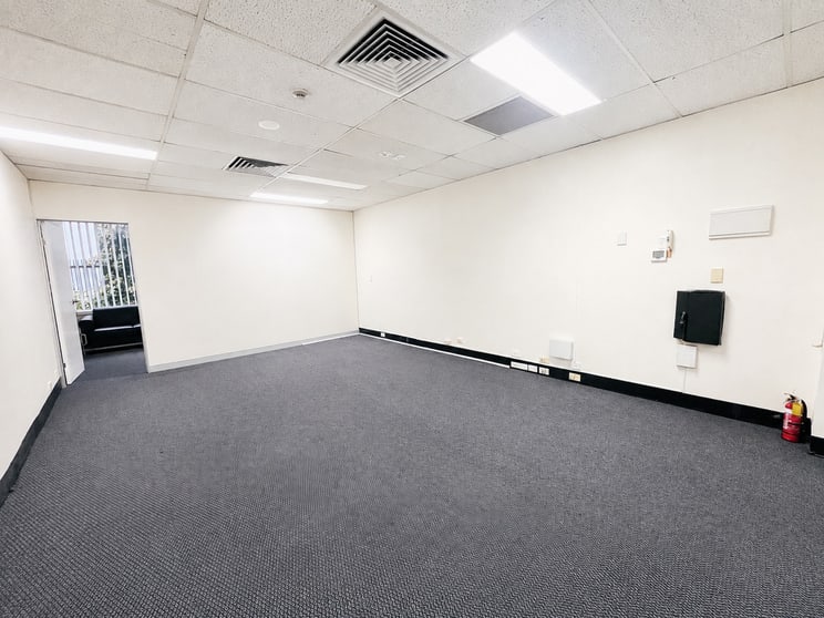 Click to view all images 19/10 Benson Street Toowong QLD 4066 - Image 4
