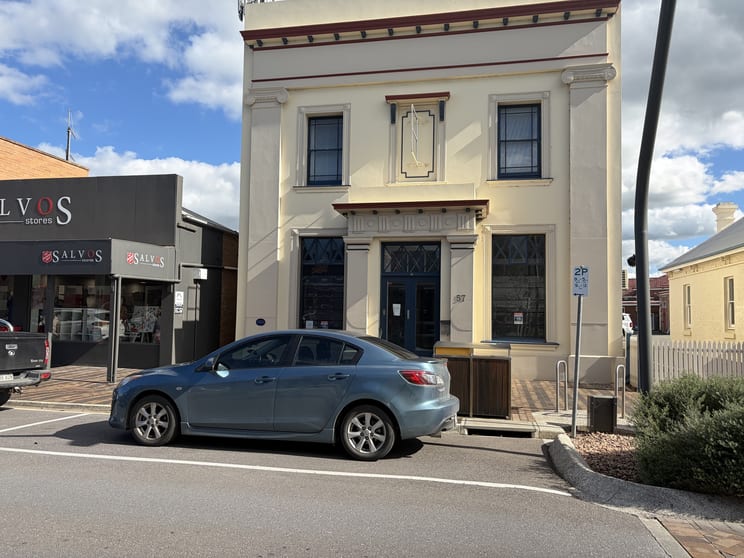 Click to view all images 57 Ocean Street Victor Harbor SA 5211 - Image 2