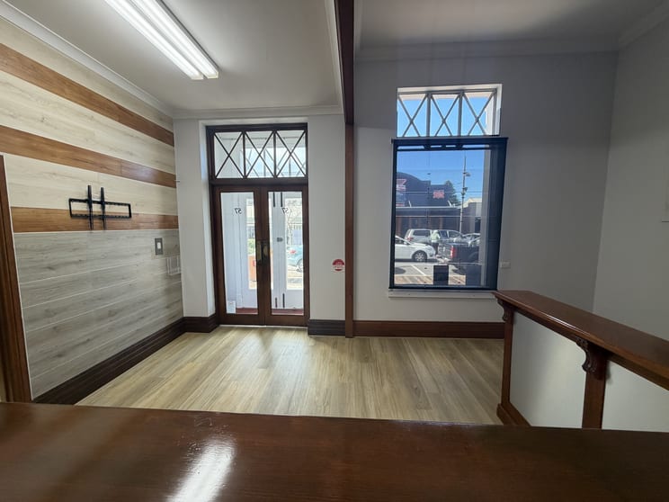 Click to view all images 57 Ocean Street Victor Harbor SA 5211 - Image 3