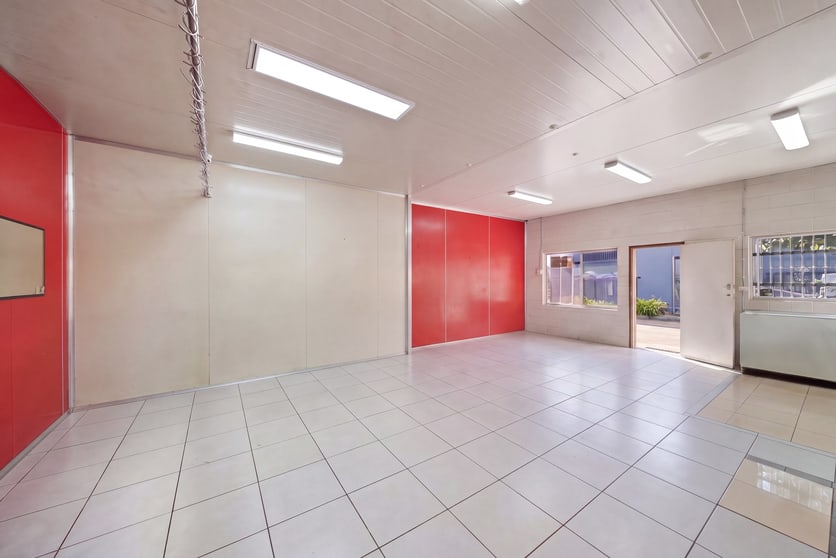Click to view all images 1/35A Ern Harley Drive Burleigh Heads QLD 4220 - Image 4