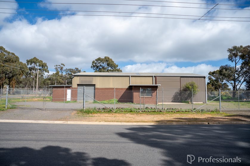 Click to view all images 5 Johnson Street Maryborough VIC 3465 - Image 1
