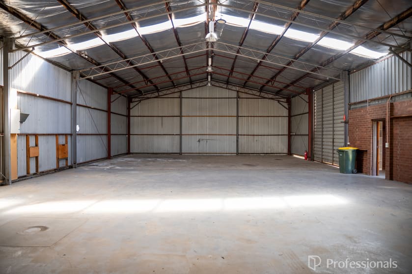 Click to view all images 5 Johnson Street Maryborough VIC 3465 - Image 2