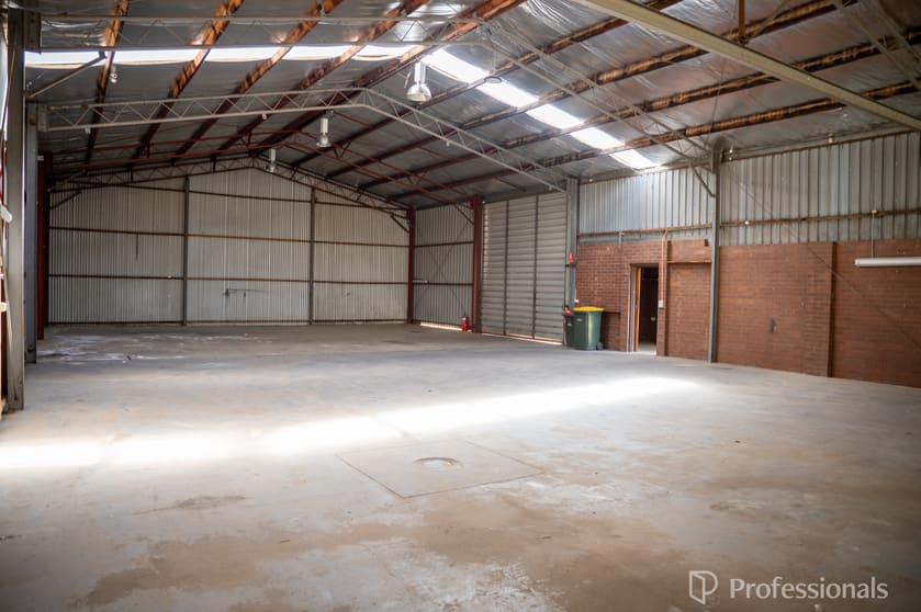 Click to view all images 5 Johnson Street Maryborough VIC 3465 - Image 3