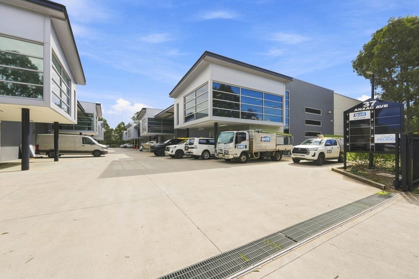 Click to view all images 2/37 Anzac Avenue Smeaton Grange NSW 2567 - Image 2