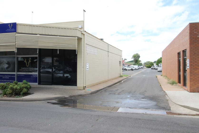 Click to view all images 2/8 Borilla Street Emerald QLD 4720 - Image 3
