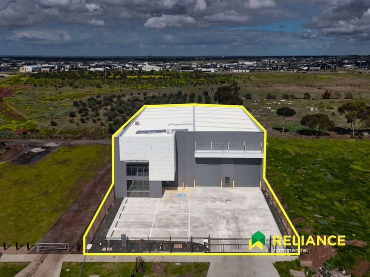 Click to view all images 12 Droomer Way Tarneit VIC 3029 - Image 2