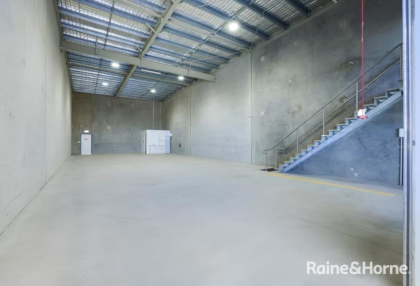Click to view all images 3/15 Aviation Cres Kensington QLD 4670 - Image 1