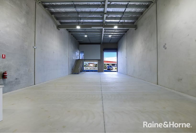 Click to view all images 3/15 Aviation Cres Kensington QLD 4670 - Image 2