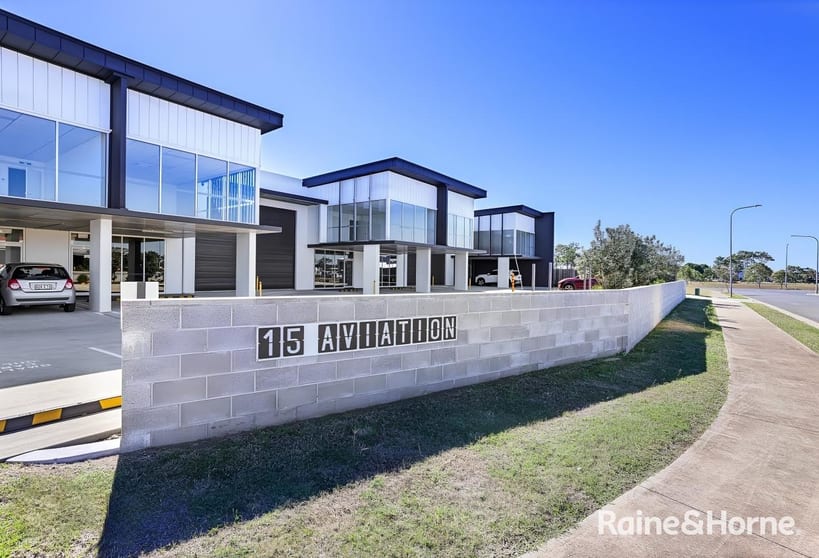Click to view all images 3/15 Aviation Cres Kensington QLD 4670 - Image 3