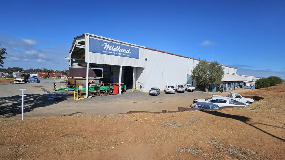 Click to view all images 3 Billy Mac Place Parkes NSW 2870 - Image 1