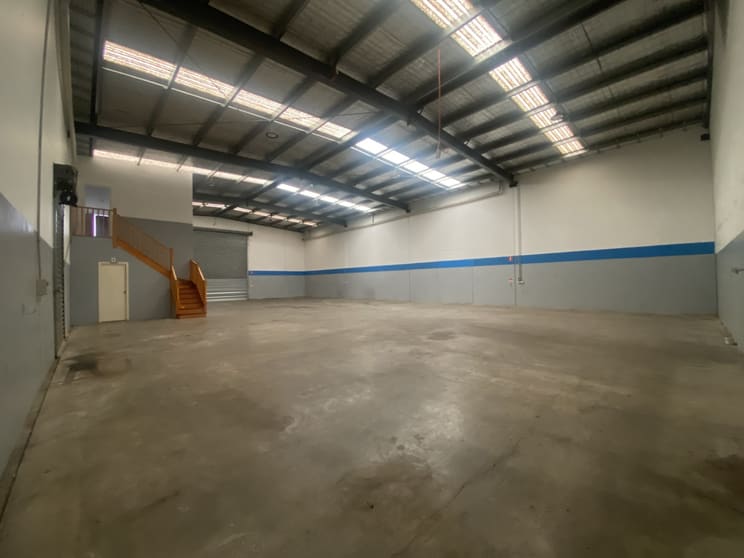 Click to view all images 31 Knight Avenue Sunshine North VIC 3020 - Image 2