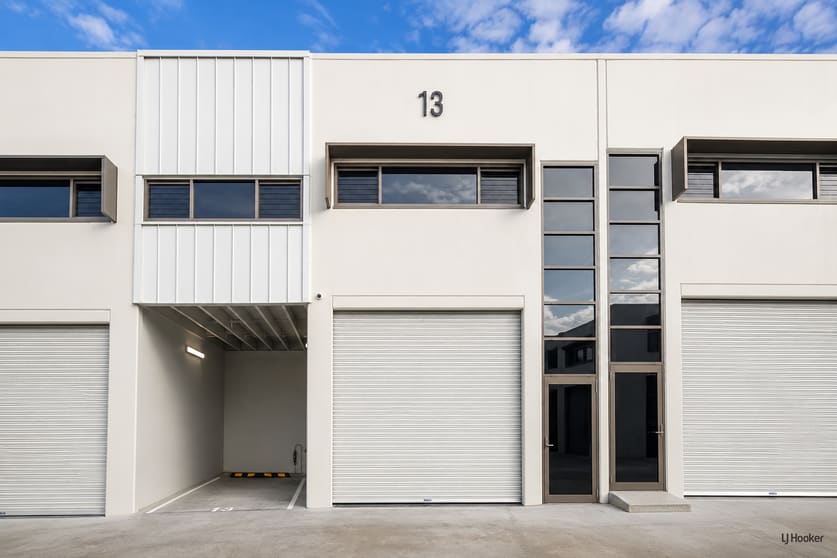 Click to view all images 13/1 Fremantle Street Burleigh Heads QLD 4220 - Image 2