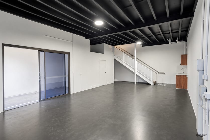 Click to view all images 13/1 Fremantle Street Burleigh Heads QLD 4220 - Image 3