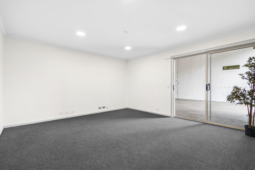Click to view all images 2/33 Rodney Road North Geelong VIC 3215 - Image 2