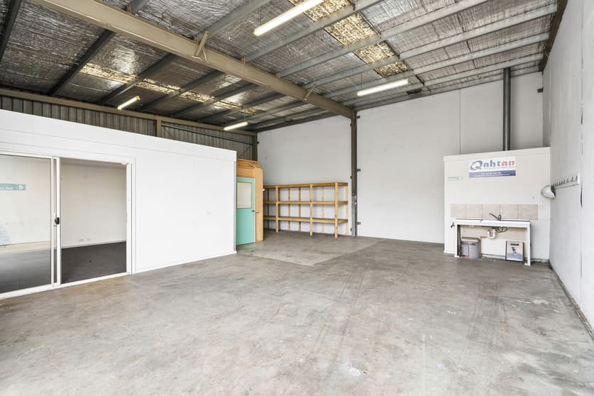 Click to view all images 2/33 Rodney Road North Geelong VIC 3215 - Image 3
