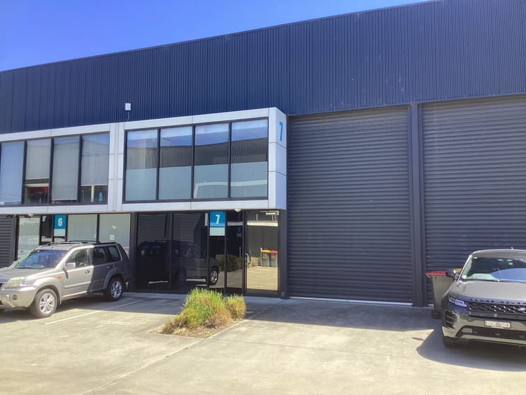 Click to view all images 7/6B Railway Avenue Oakleigh VIC 3166 - Image 1