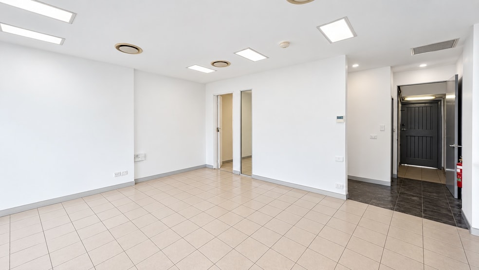 Click to view all images 98 Maloney Street Eastlakes NSW 2018 - Image 2