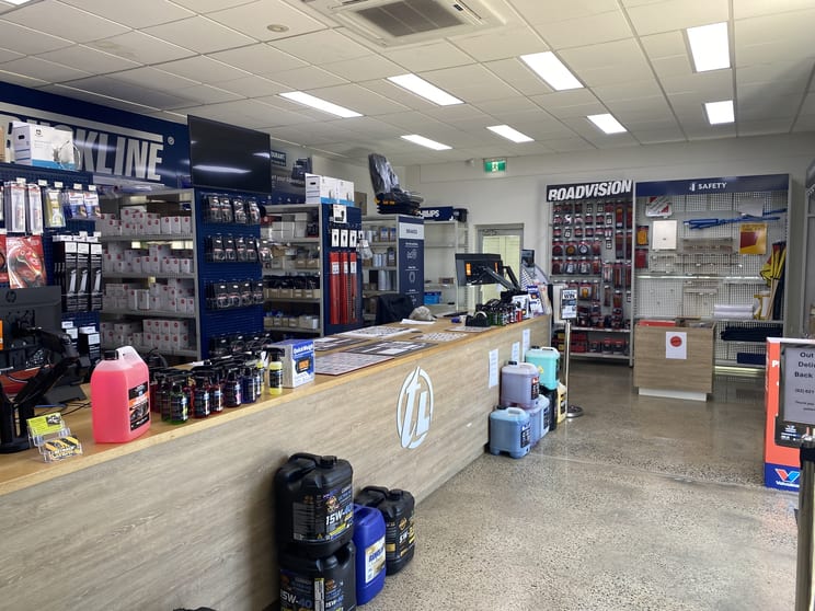 Click to view all images Unit 2/27-29 Kembla Street Fyshwick ACT 2609 - Image 3