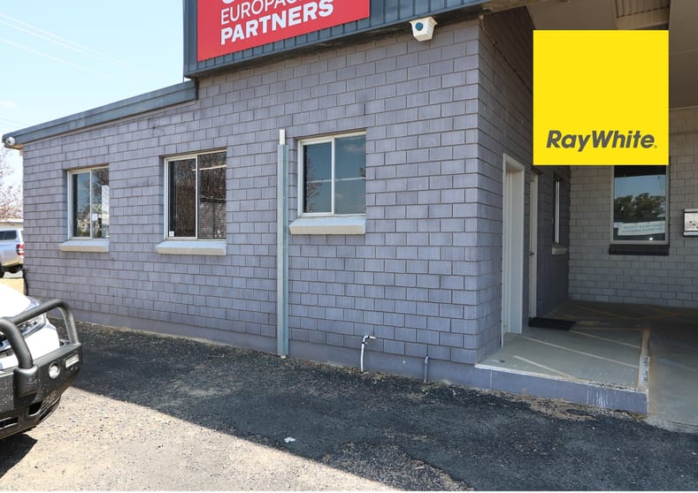 Click to view all images Unit 2 / 60 Oliver Street Inverell NSW 2360 - Image 1