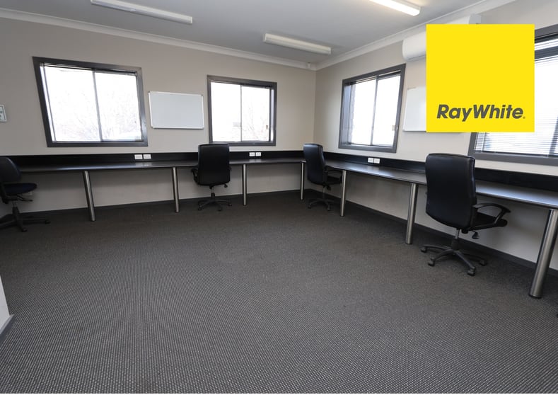 Click to view all images Unit 2 / 60 Oliver Street Inverell NSW 2360 - Image 2