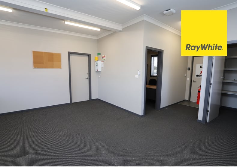 Click to view all images Unit 2 / 60 Oliver Street Inverell NSW 2360 - Image 3
