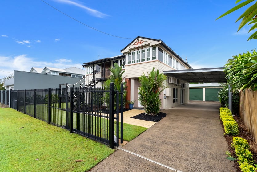 Click to view all images 206 Buchan Street Bungalow QLD 4870 - Image 2