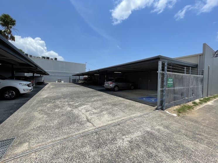 Click to view all images 2/201 Bunda Street Parramatta Park QLD 4870 - Image 2