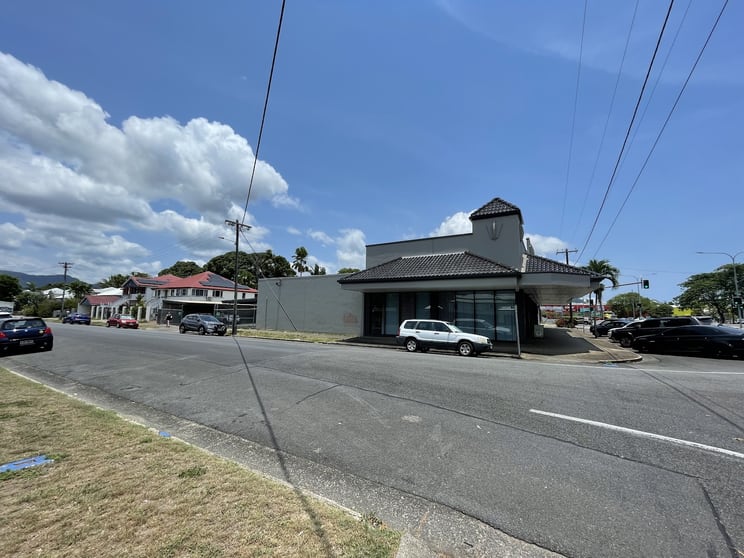 Click to view all images 2/201 Bunda Street Parramatta Park QLD 4870 - Image 3