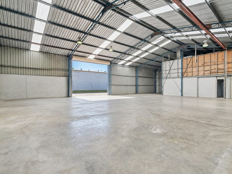 Click to view all images Bay 1/34 Hargreaves Drive Taree NSW 2430 - Image 1