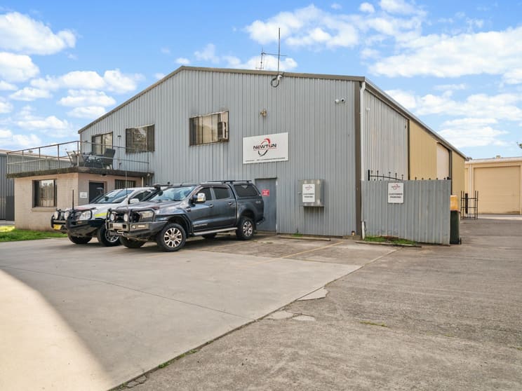 Click to view all images Bay 1/34 Hargreaves Drive Taree NSW 2430 - Image 3