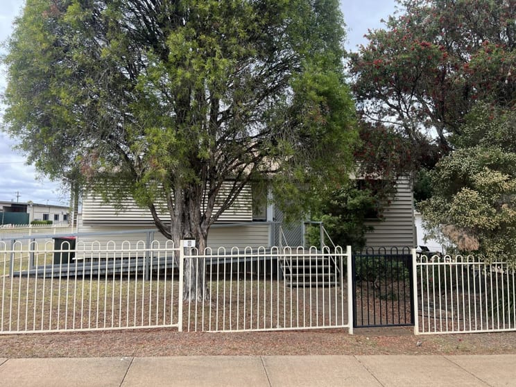 Click to view all images LEASE D/6 Mary Street Kingaroy QLD 4610 - Image 1