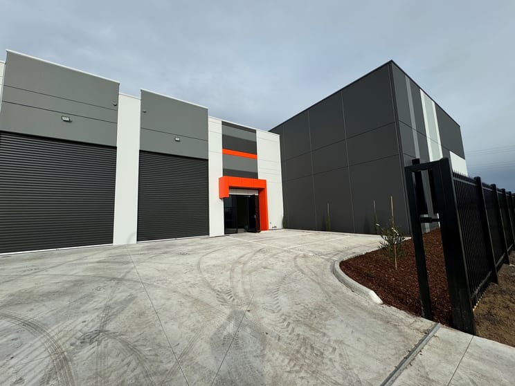 Click to view all images 3/21 Ronaldo Circuit Moe VIC 3825 - Image 2