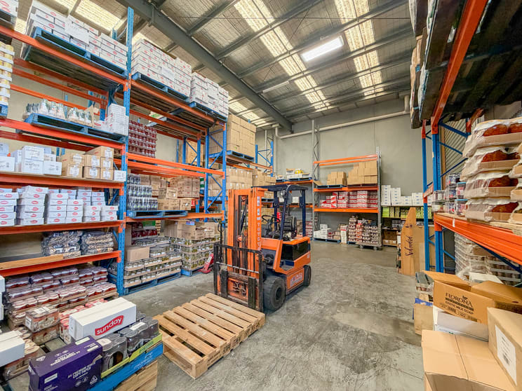 Click to view all images 88a Brunel Road Seaford VIC 3198 - Image 3
