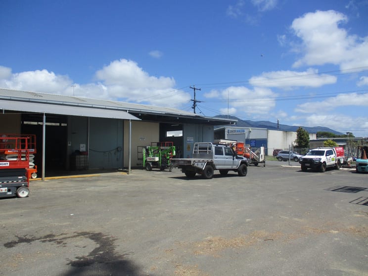 Click to view all images 13-15 Knight Street Portsmith QLD 4870 - Image 1