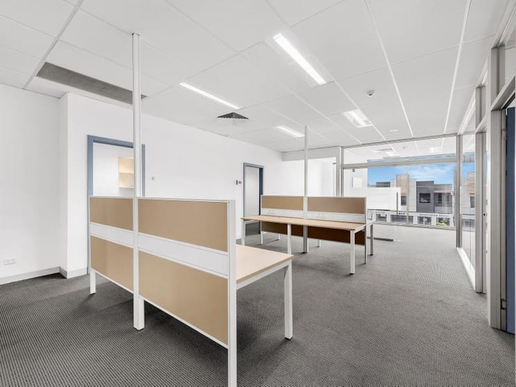 Click to view all images 4/860 Doncaster Road Doncaster East VIC 3109 - Image 3