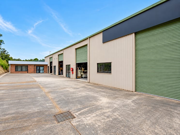 Click to view all images 5 Ern Harley Drive Burleigh Heads QLD 4220 - Image 5