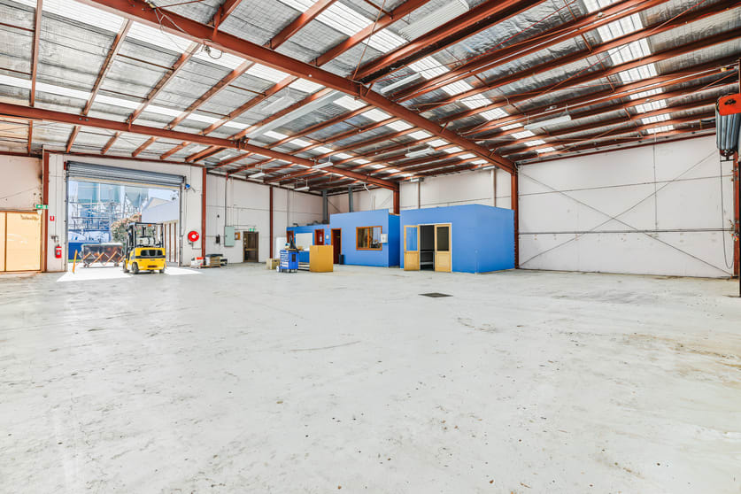 Click to view all images 21 Shearson Crescent Mentone VIC 3194 - Image 2