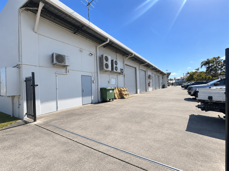 Click to view all images Shop 3/25-29 Anderson Street Manunda QLD 4870 - Image 3
