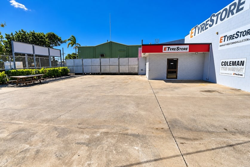 Click to view all images 36 Macrossan Street South Townsville QLD 4810 - Image 4