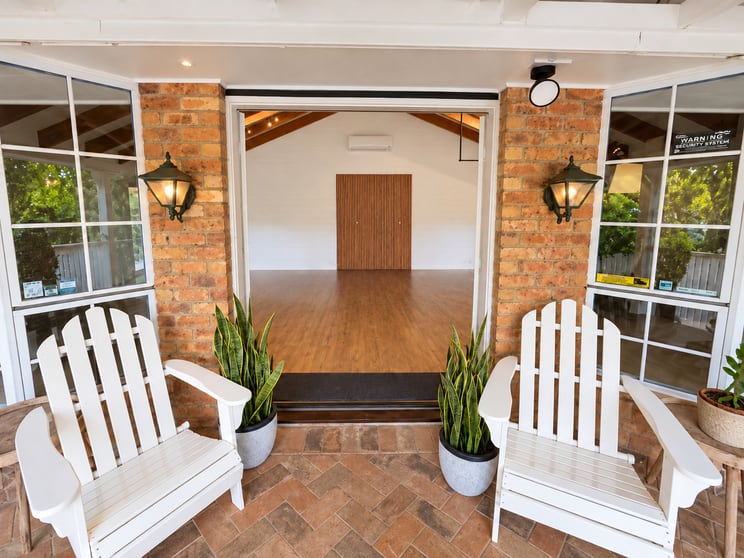 Click to view all images 127 Long Rd Tamborine Mountain QLD 4272 - Image 2