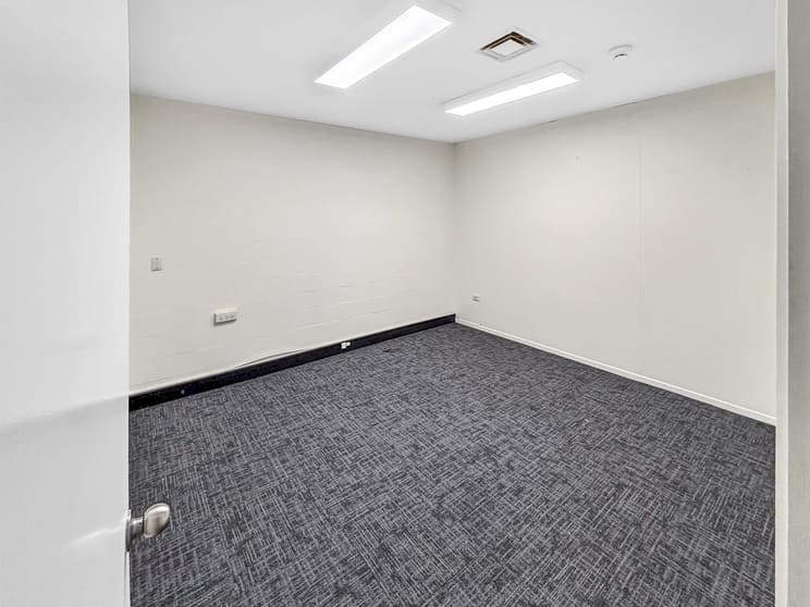 Click to view all images 105 Minjungbal Drive Tweed Heads South NSW 2486 - Image 2